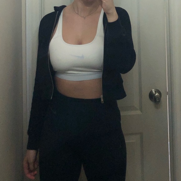 Nike Sports Bra - Med/Light Support - Picture 3 of 3